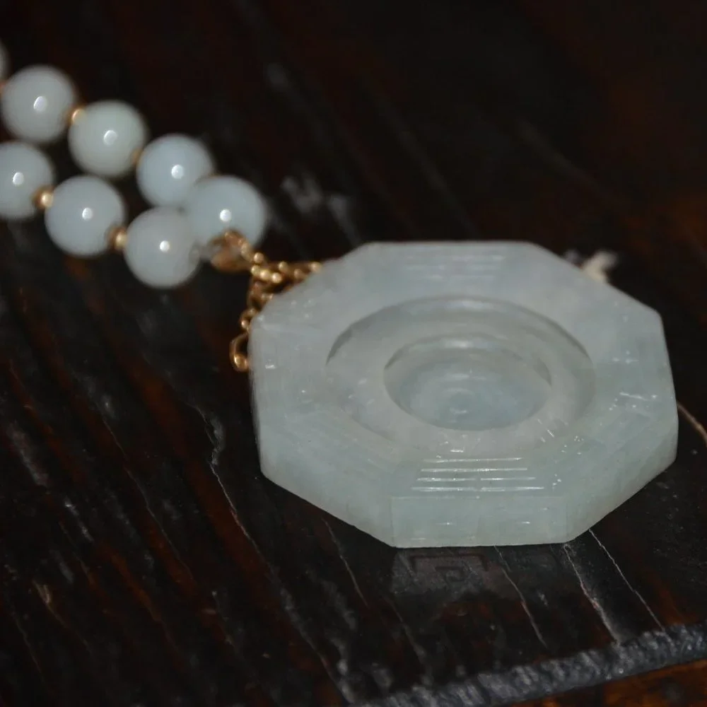 VINTAGE GUMPS GUMP'S CARVED JADE 